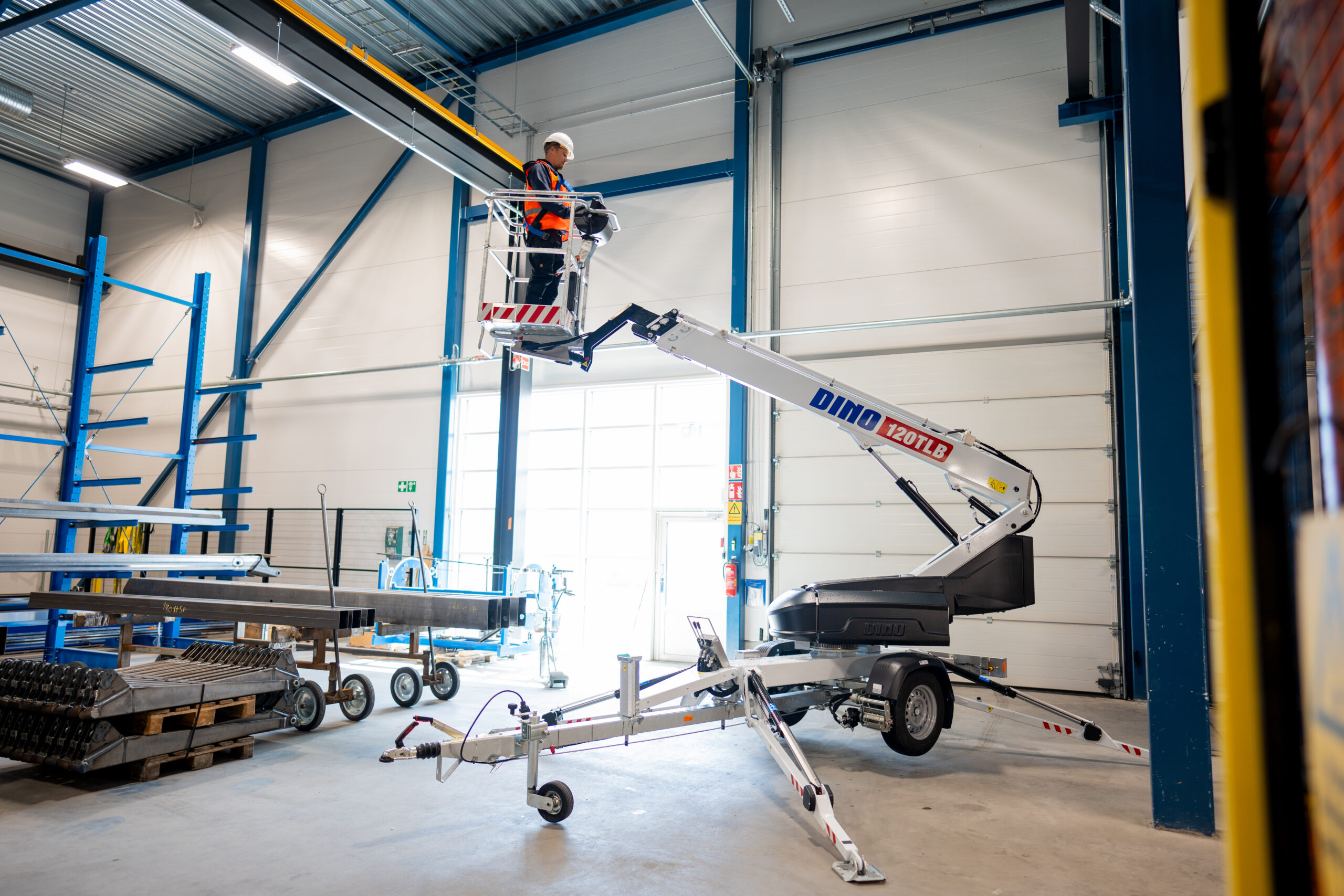 Nacelle tractable DINO 120TLB <p>Découvrez la nacelle tractable la plus compacte de la gamme Dinolift Oy, la DINO 120TLB !<br />
 ⚙️ Caractéristiques clés :<br />
🖥️ MyDINO Telematics : suivi intelligent pour une gestion optimisée.<br />
🚜 Système de conduite intégré : facile à déplacer sur les chantiers.<br />
Hauteur<br />
🪶 Ultraléger : poids total de seulement 1263 kg.<br />
📏 Hauteur de travail impressionnante : jusqu’à 12 mètres.<br />
🧺 Panier en acier pour 1 personne : capacité de 130 kg.<br />
🔋 Batteries performantes : 2 x 12 V, 150 Ah.<br />
 🔧 Options disponibles :<br />
🛡️ Indicateur de support des stabilisateurs pour une sécurité accrue.<br />
🦾 Patins supplémentaires pour stabilisateurs (300 x 300 x 30 mm) + support.<br />
🔒 Coffre verrouillable pour outils et harnais.<br />
🎨 Couleur personnalisée pour refléter votre identité.<br />
Avec la DINO 120TLB, combinez légèreté, performance et polyvalence pour tous vos projets. Vous êtes prêt à élever votre efficacité vers de nouveaux sommets ? 🚀</p>

