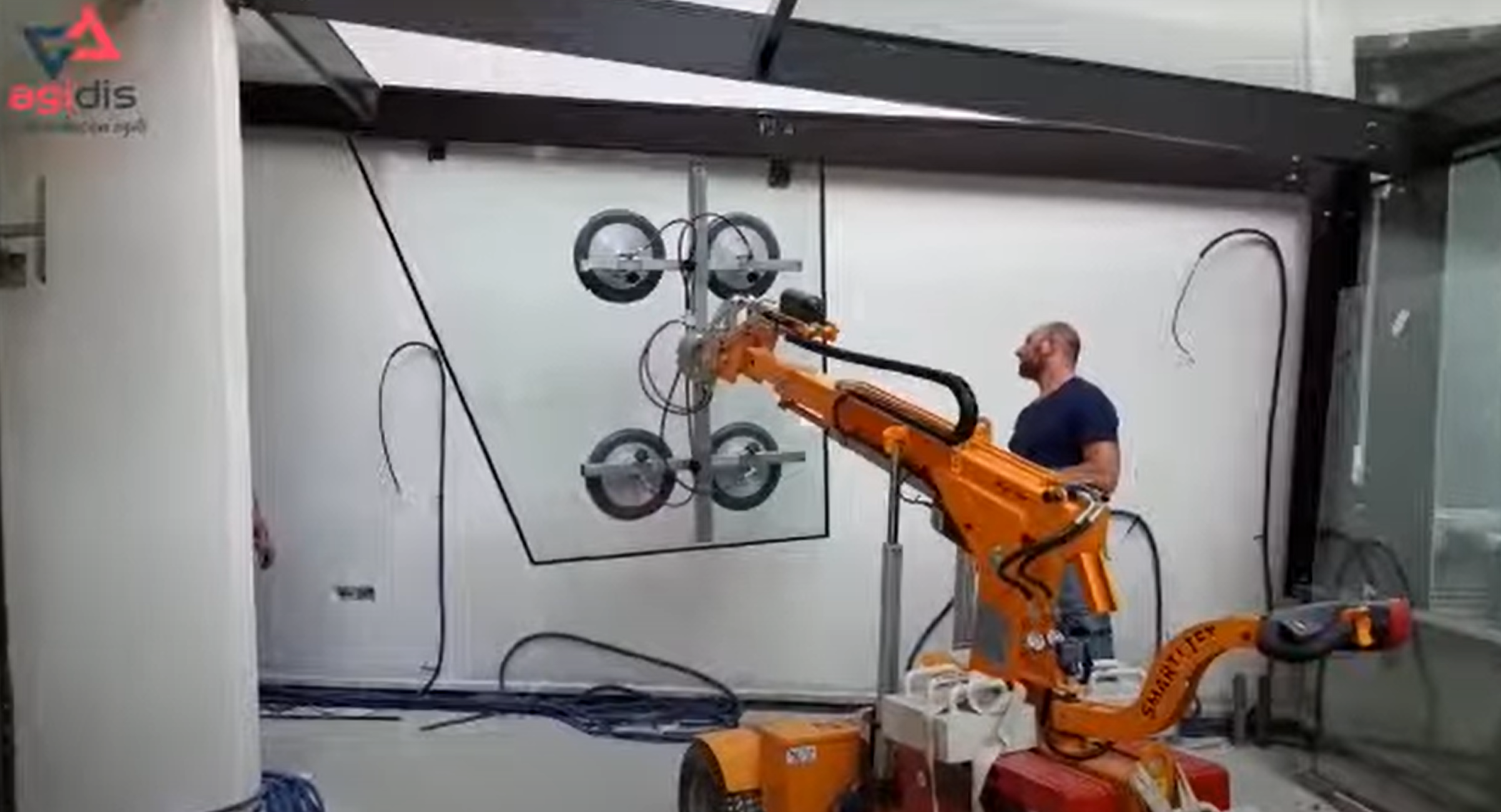 Vitrage sur verrière <p>Installation d’un vitrage de 250 kg sur une verrière, avec la société SOMEN.</p>
